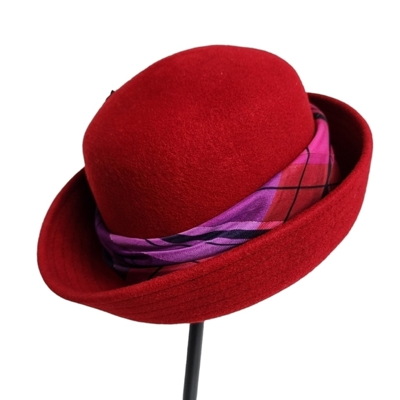 RED HAT WITH OSCAR DE LA RENTA 100% SILK SCARF - Picture 4 of 7